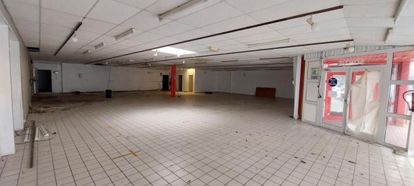 Beau local de 400 m² en zone  commerciale Mutzig