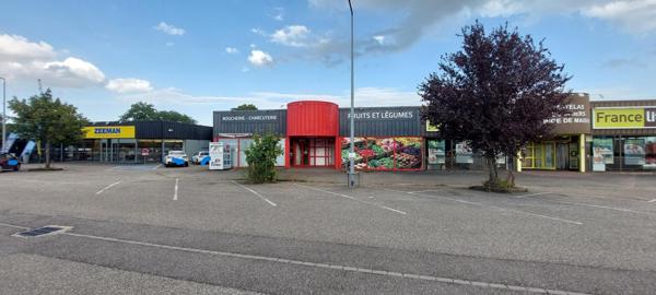 Beau local de 400 m² en zone  commerciale Mutzig