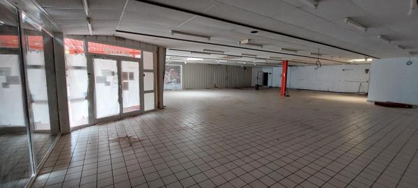 Beau local de 400 m² en zone  commerciale Mutzig