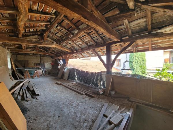 GRANGE A RENOVER CENTRE VILLE MEXIMIEUX