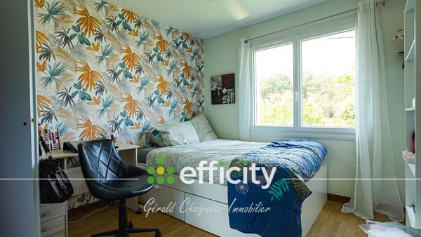 Maison
         5 pièces
        - 139 m² 297 825 € *