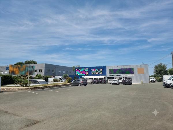 SAINT BARTHELEMY D ANJOU - Local d'activité idéal investisseur,  1200 m2