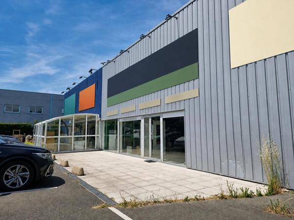 SAINT BARTHELEMY D ANJOU - Local d'activité idéal investisseur,  1200 m2