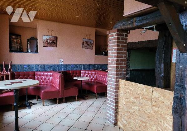 un immeuble en copropriété, sis à FUMAY (Ardennes), près le passage à niveau et la gare