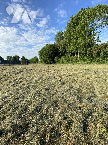 A PENIN, beau et grand terrain à bâtir , en pleine campagne
