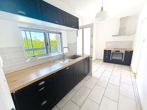 MAISON FAMILIALE RÉNOVÉE, GRAND JARDIN EN ESPALIER, À DEUX PAS DE LA GARE ET DES COMMODITÉS