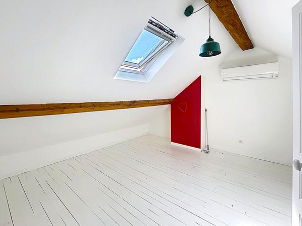 MAISON FAMILIALE RÉNOVÉE, GRAND JARDIN EN ESPALIER, À DEUX PAS DE LA GARE ET DES COMMODITÉS