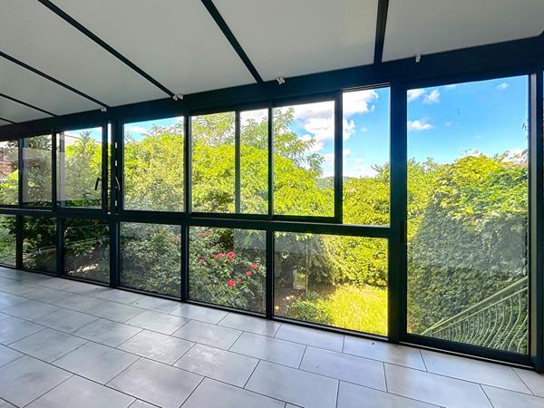 MAISON FAMILIALE RÉNOVÉE, GRAND JARDIN EN ESPALIER, À DEUX PAS DE LA GARE ET DES COMMODITÉS