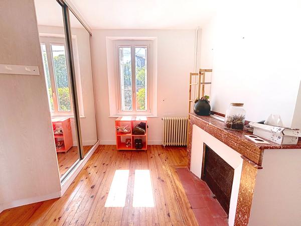 MAISON FAMILIALE RÉNOVÉE, GRAND JARDIN EN ESPALIER, À DEUX PAS DE LA GARE ET DES COMMODITÉS