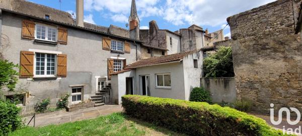Maison de village 8 pièces de 112 m² à Saint-Loup-Lamairé (79600)