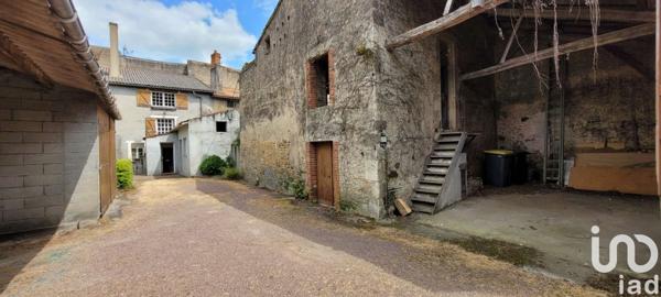Maison de village 8 pièces de 112 m² à Saint-Loup-Lamairé (79600)