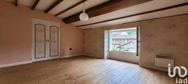 Maison de village 8 pièces de 112 m² à Saint-Loup-Lamairé (79600)