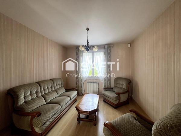 Beau pavillon dans le centre de DANGE SAINT ROMAIN