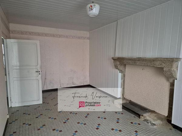 A VENDRE aux Herbiers, Ensemble de 2 logements à rénover de 115 m2 env et de dépendances sur une parcelle de 1380 m2 env