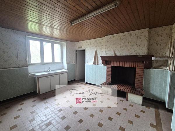 A VENDRE aux Herbiers, Ensemble de 2 logements à rénover de 115 m2 env et de dépendances sur une parcelle de 1380 m2 env
