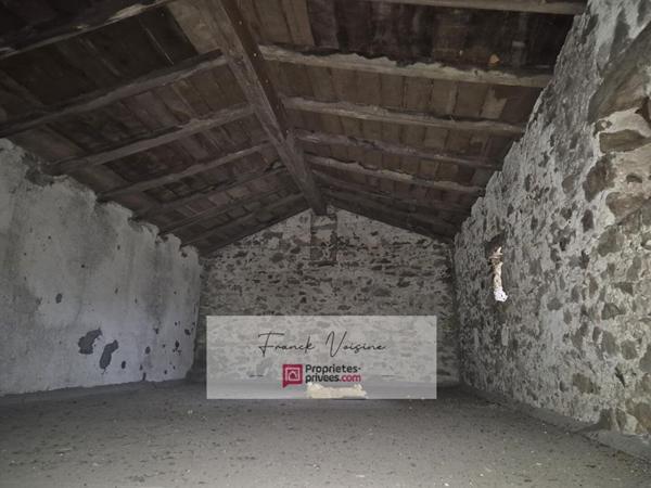 A VENDRE aux Herbiers, Ensemble de 2 logements à rénover de 115 m2 env et de dépendances sur une parcelle de 1380 m2 env