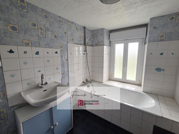 A VENDRE aux Herbiers, Ensemble de 2 logements à rénover de 115 m2 env et de dépendances sur une parcelle de 1380 m2 env