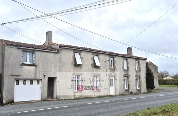 A VENDRE aux Herbiers, Ensemble de 2 logements à rénover de 115 m2 env et de dépendances sur une parcelle de 1380 m2 env