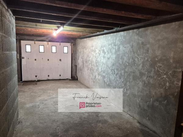 A VENDRE aux Herbiers, Ensemble de 2 logements à rénover de 115 m2 env et de dépendances sur une parcelle de 1380 m2 env