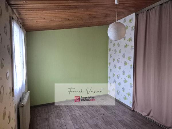 A VENDRE aux Herbiers, Ensemble de 2 logements à rénover de 115 m2 env et de dépendances sur une parcelle de 1380 m2 env