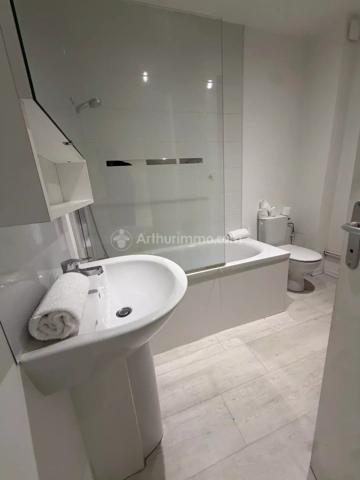 Vente                                                      Immeuble
                        
                     6 pièces                      93 m2                     à Clermont-Ferrand