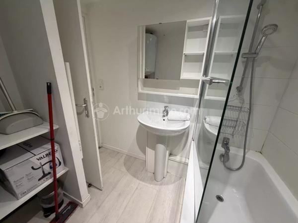 Vente                                                      Immeuble
                        
                     6 pièces                      93 m2                     à Clermont-Ferrand