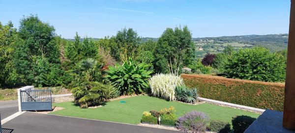 Harmonie et  Prestance  pour cette superbe maison