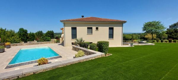 Harmonie et  Prestance  pour cette superbe maison