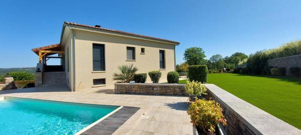 Harmonie et  Prestance  pour cette superbe maison