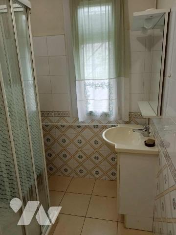 Plain-pied d'une surface 85,70m², 3 CH, terrain de 394m²