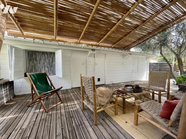 ETANG SALE LES BAINS - VILLA T5 EN BORDURE DU LAGON