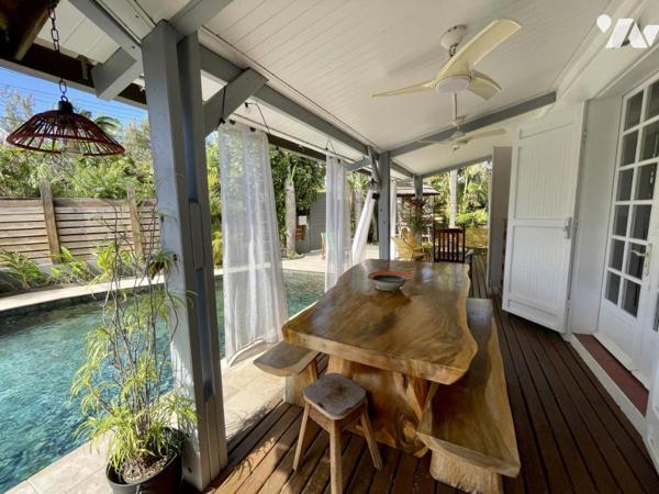 ETANG SALE LES BAINS - VILLA T5 EN BORDURE DU LAGON