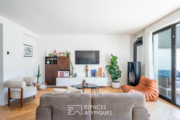Maison d’architecte avec terrasses et couloir de nage