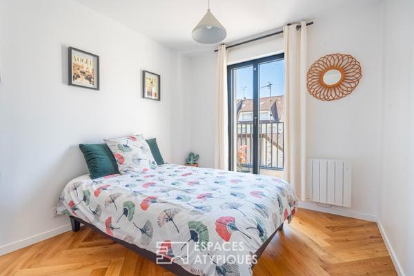 Maison d’architecte avec terrasses et couloir de nage