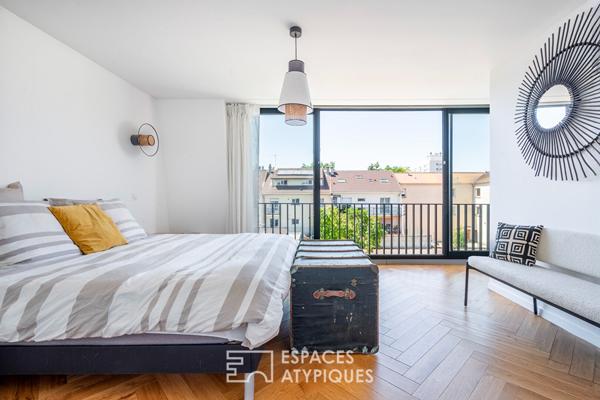 Maison d’architecte avec terrasses et couloir de nage