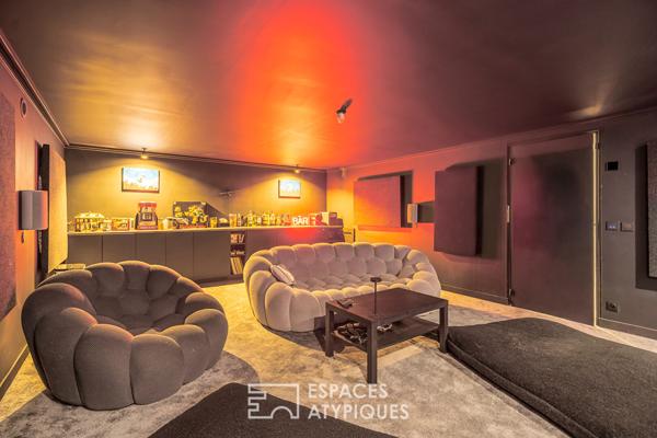 Maison d’architecte avec terrasses et couloir de nage