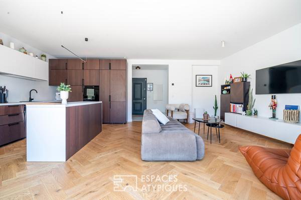 Maison d’architecte avec terrasses et couloir de nage