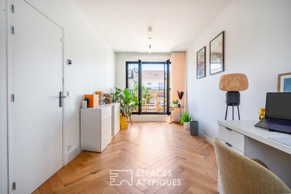 Maison d’architecte avec terrasses et couloir de nage