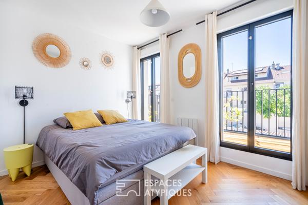 Maison d’architecte avec terrasses et couloir de nage