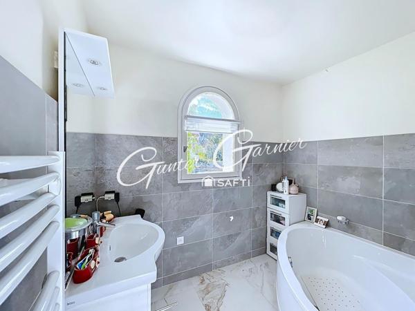 Maison de plain-pied – Environ 90 m² | 2 chambres | Jardin | Garage