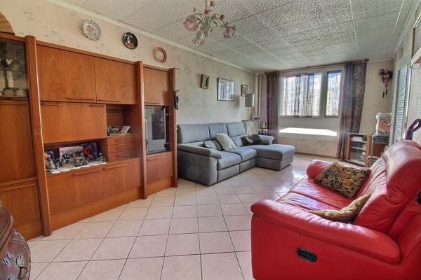 Appartement Lyon 8, T3 en étage élevé, vue dégagée et sans vis à vis,