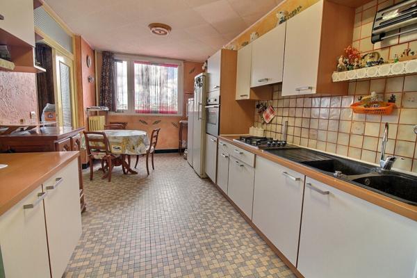 Appartement Lyon 8, T3 en étage élevé, vue dégagée et sans vis à vis,