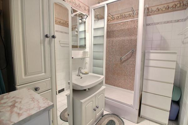 Appartement Lyon 8, T3 en étage élevé, vue dégagée et sans vis à vis,