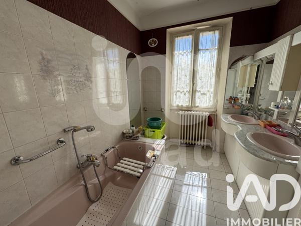 Maison à vendre 7 pièces 172 m² Saint-Julien-les-Rosiers