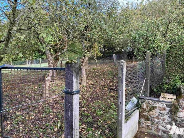 LA FERTE MACE: Maison en pierres 3 chambres, garage, terrain 925 m²