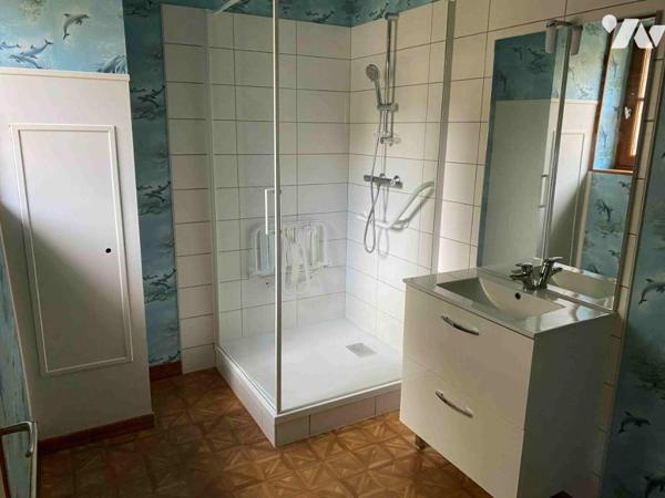 LA FERTE MACE: Maison en pierres 3 chambres, garage, terrain 925 m²