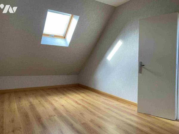 LA FERTE MACE: Maison en pierres 3 chambres, garage, terrain 925 m²