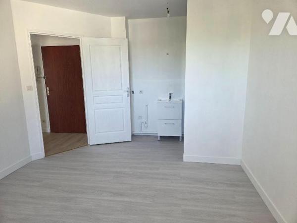 MAYENNE- Coeur de ville Notre- Dame, emplacement privilégie pour cet appartement de type 2 au d...