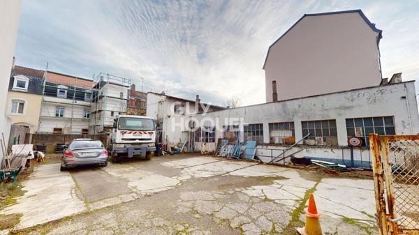 Dépôt Atelier Garage avec grande cour!