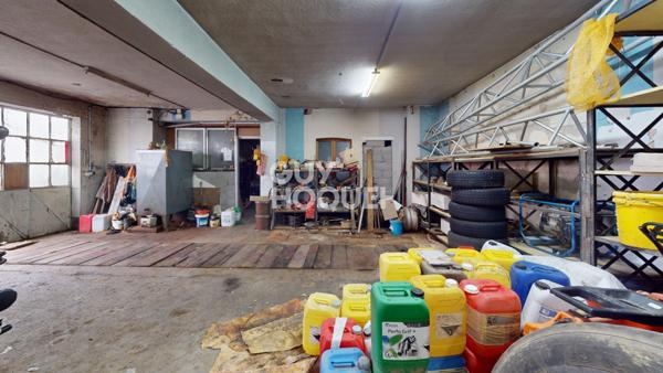 Dépôt Atelier Garage avec grande cour!